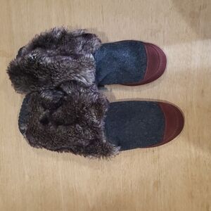 ACORN Faux Fur Suede Slippers/Boots NWOT